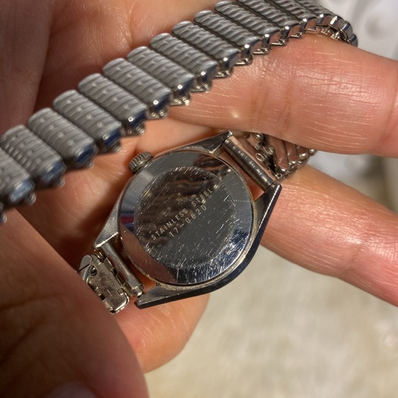 Seiko preloved watch used made in Japan  stretchy strap -stainless steel - Picture 4 of 4